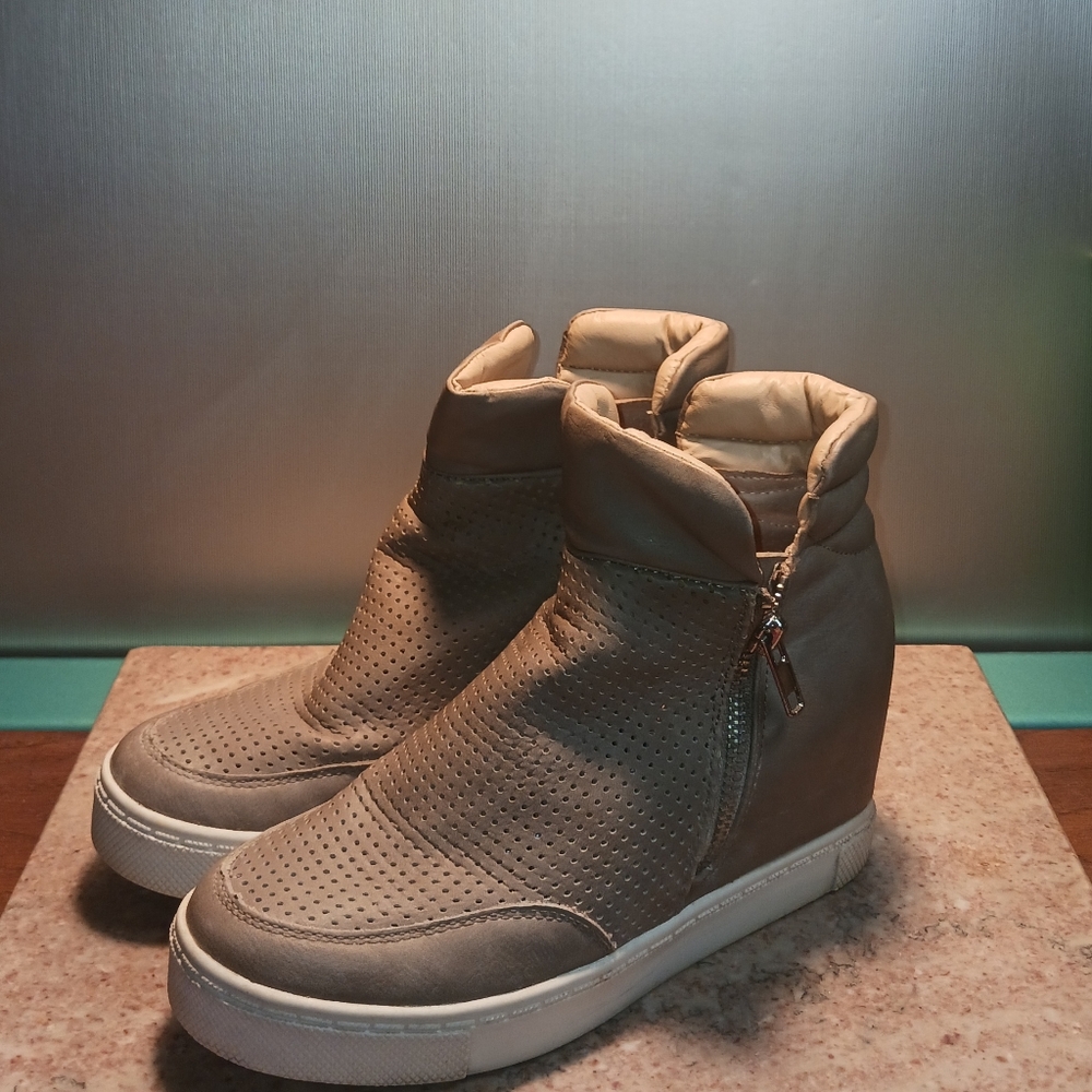 Women's Size 6.5B Steve Madden Tan Leather Wedge Shoes